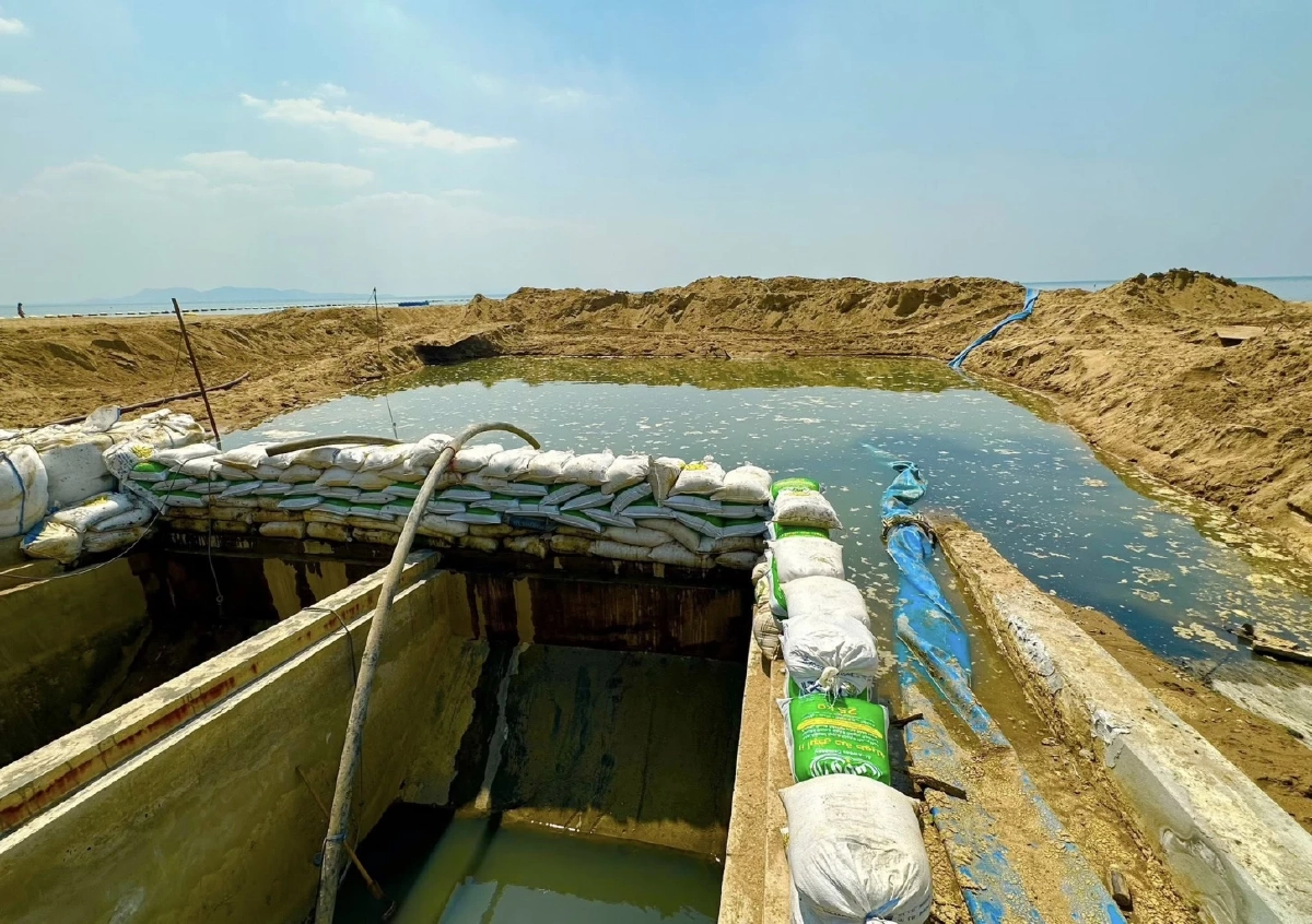 กรมทะเลเร่งสอบกรณีปล่อยน้ำทิ้งสีดำลงทะเลหาดจอมเทียน