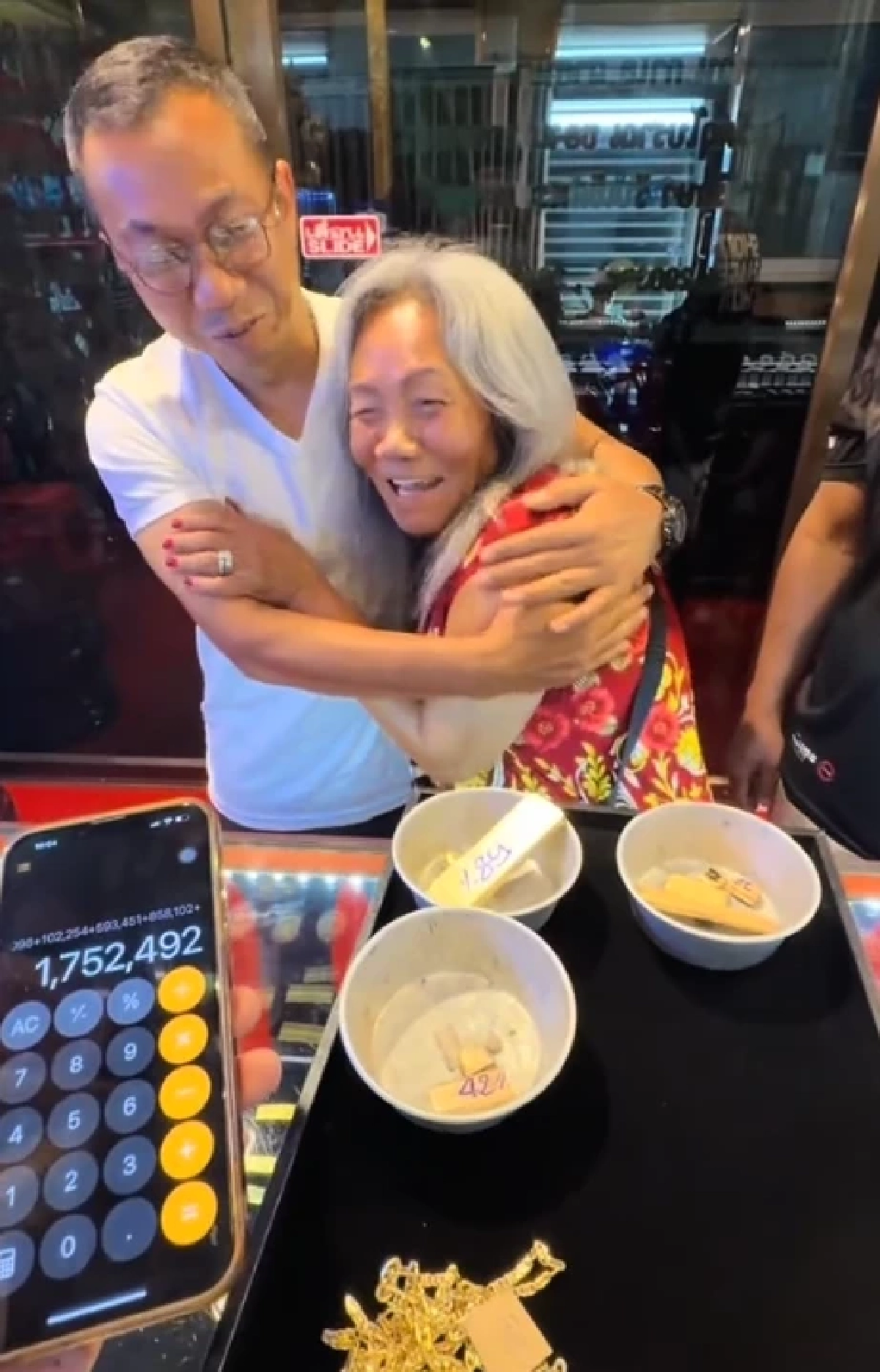 อ้าปากค้าง คุณยายขนทอง สมบัติเก่า 50 ปีขาย สุดท้ายได้เงินเกินคาด