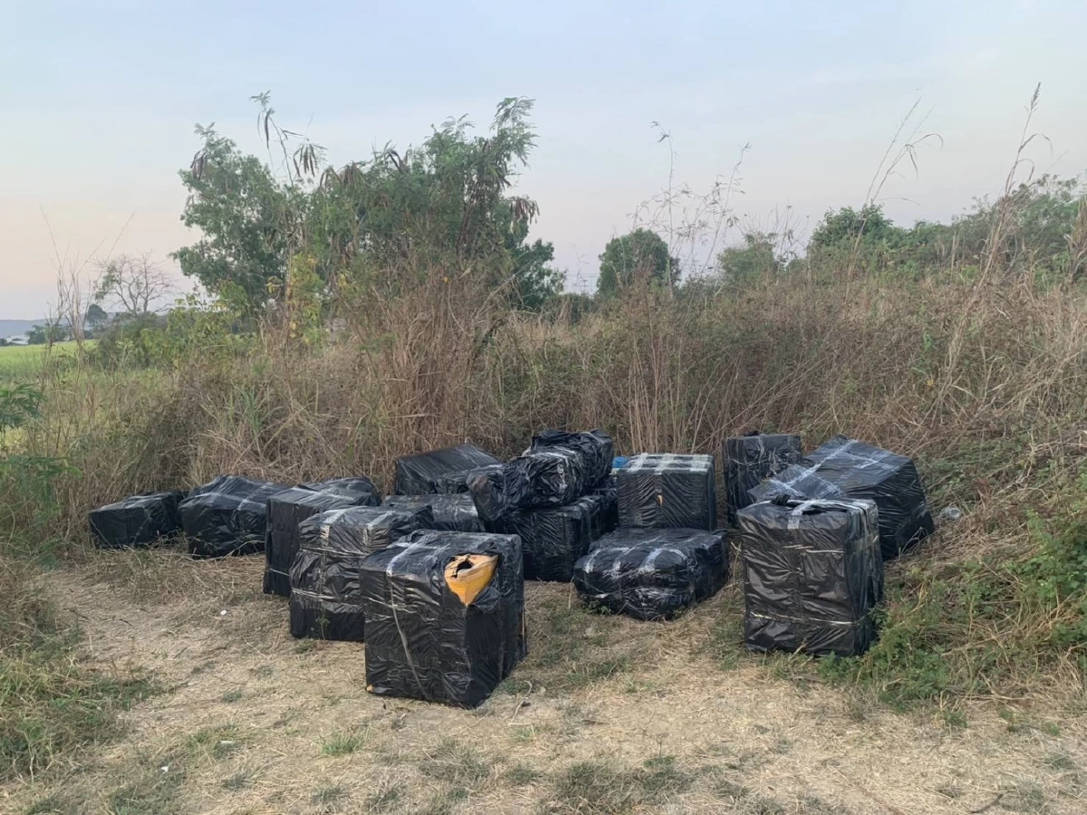 สกัดแก๊งคอลเซ็นเตอร์! ทิ้งของกลางคาชายแดนสระแก้ว พบหมวก CIB ปลอม