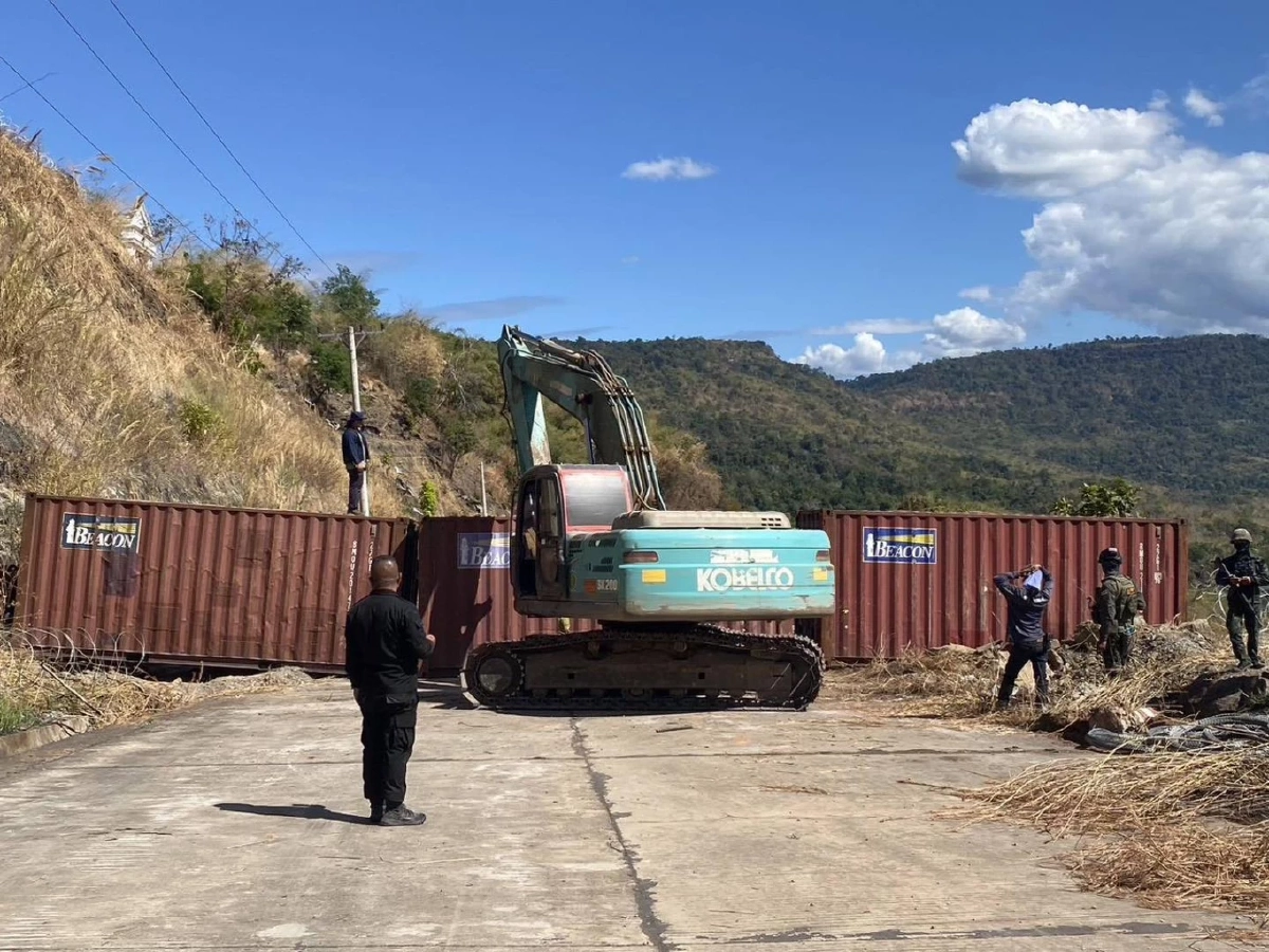 หลวงตาเยื้อน ขันติพโล หนุนภารกิจชายแดน มอบตู้คอนเทนเนอร์