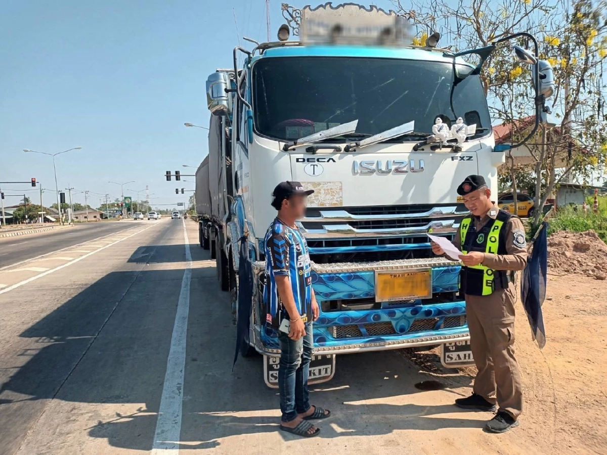 ตำรวจทางหลวงบุรีรัมย์จับรถพ่วง ลอบขนมันเส้นเกินโควตานำเข้า