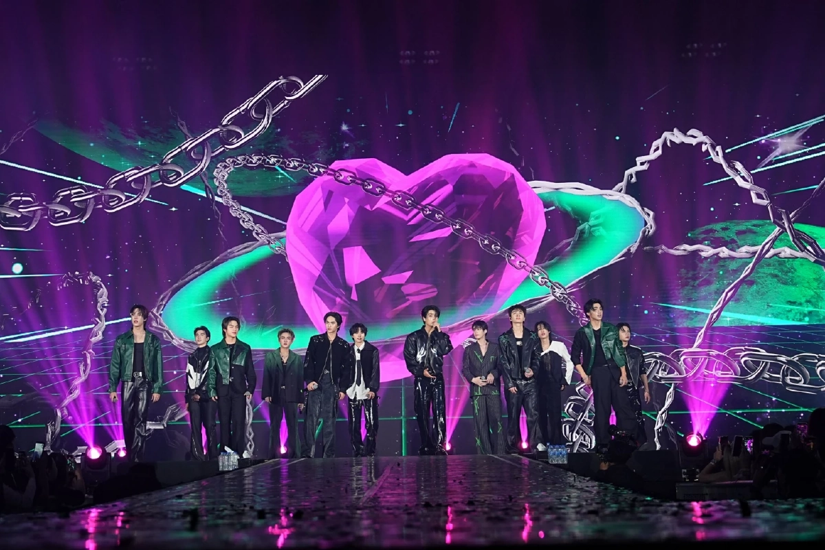 "BUS because of you i shine" แท็กทีม "GELBOYS" รวมตัวสะเทือนเวที เสิร์ฟความฟิน ให้ลูกค้า AIS