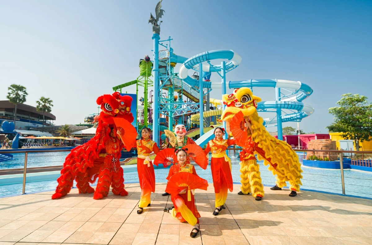 Love & Luck "โชคลาภมั่งมี รักดีปีม้า" ที่โคลัมเบีย พิคเจอร์ อควาเวิร์ส พัทยา