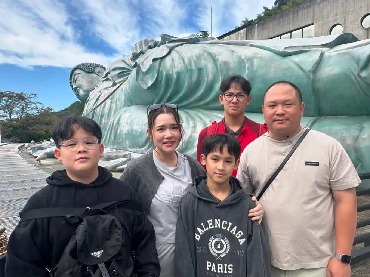  ลูกชายนักร้องดัง  หล่อทะลุเฟรม แม่แซวเอง “หัวกระไดบ้านไม่แห้ง”