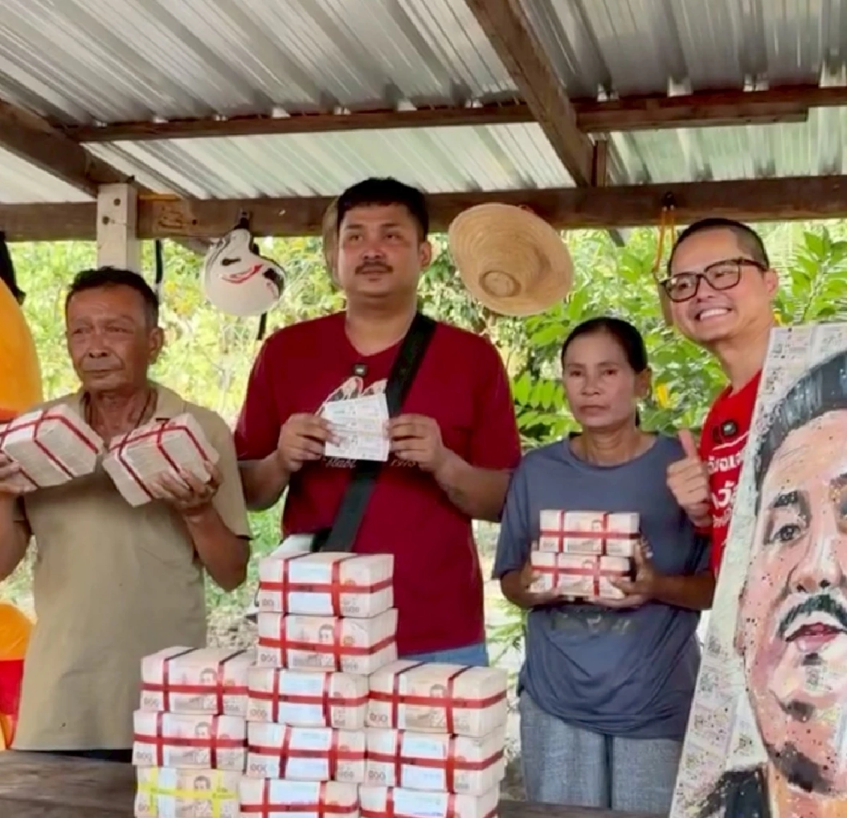 "พี่นอท"จัดเต็มโชคใหญ่ส่งถึงที่ เศรษฐีใหม่โคราช รวย18 ล้าน กับลอตเตอรี่พลัส