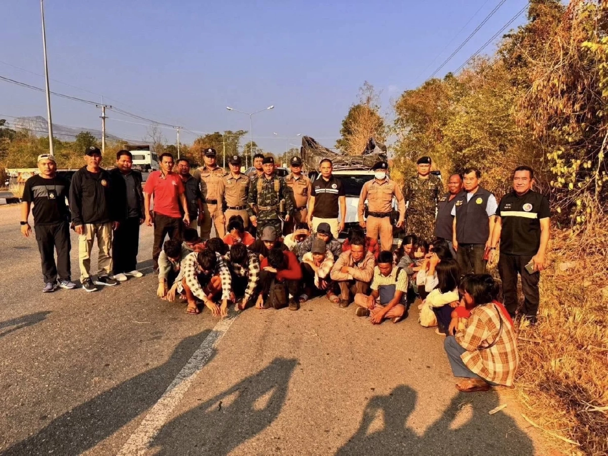 ฉก.ลาดหญ้า สนธิกำลังรวบแรงงานต่างด้าว 45 ราย ลอบเข้าเมือง