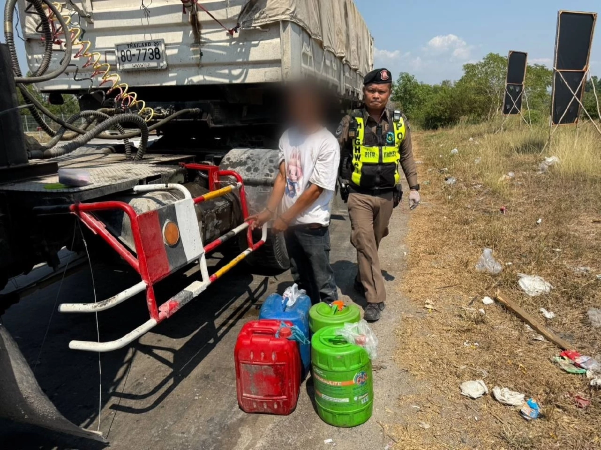 รวบคาหนังคาเขา! คนขับรถสิบล้อแอบดูดน้ำมันรถบริษัทนำไปขายต่อ