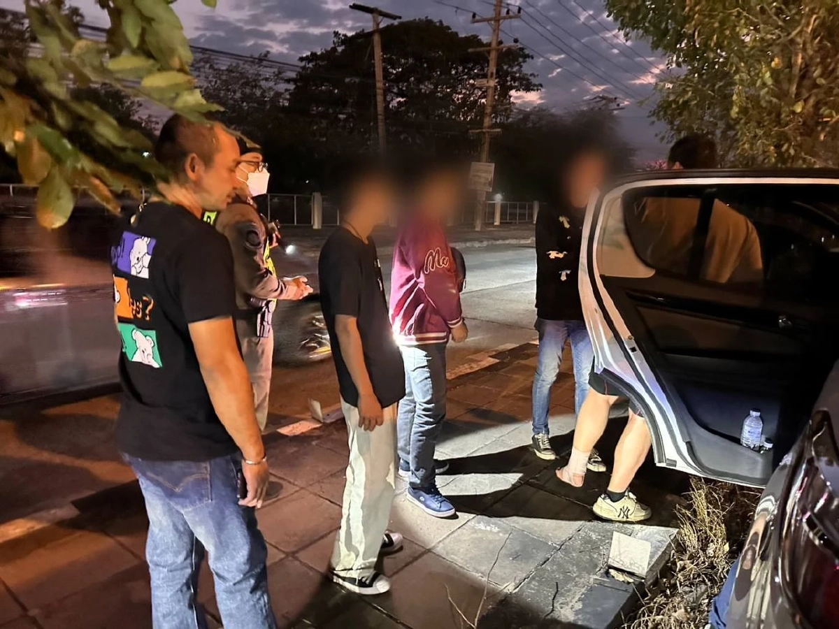 ตำรวจทางหลวงสระบุรีสกัดขบวนการลอบขนแรงงานจีน ผิดกฎหมาย 15 คน