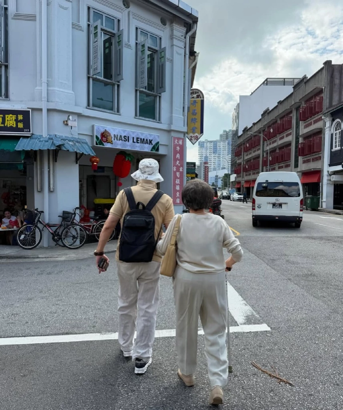คุณแม่นีโน่ เมทนี วัยเลข 8 ยังเป๊ะ ดีกรีอดีตนางฟ้าการบินไทย