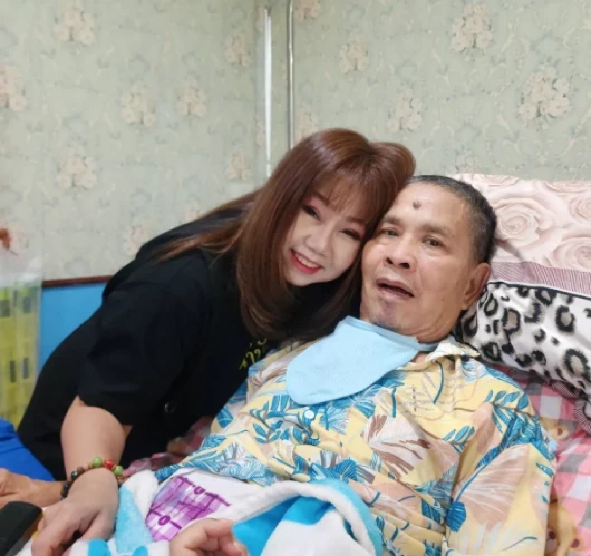 อาการล่าสุด "เด๋อ ดอกสะเดา" หลังอาการทรุดต้องรีบหามส่งโรงพยาบาล