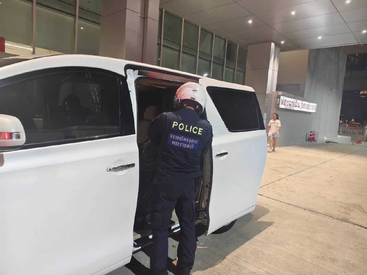 สาวคลอดลูกบนรถ หลังสุดกลั้น เจ็บครรภ์บนมอเตอร์เวย์ ระหว่างไป รพ.