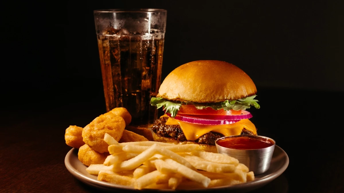 รู้แล้วต้องระวัง อาหารที่กินแค่ครั้งเดียว ทำลายหลอดเลือดใน 4 ชม.