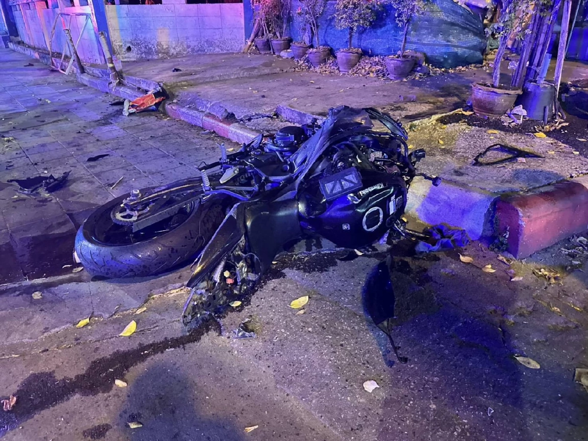 บิ๊กไบก์ซิ่งชนจยย.ไรเดอร์กลางดึก ย่านพหลโยธิน 42 ดับ 1 เจ็บสาหัส 1