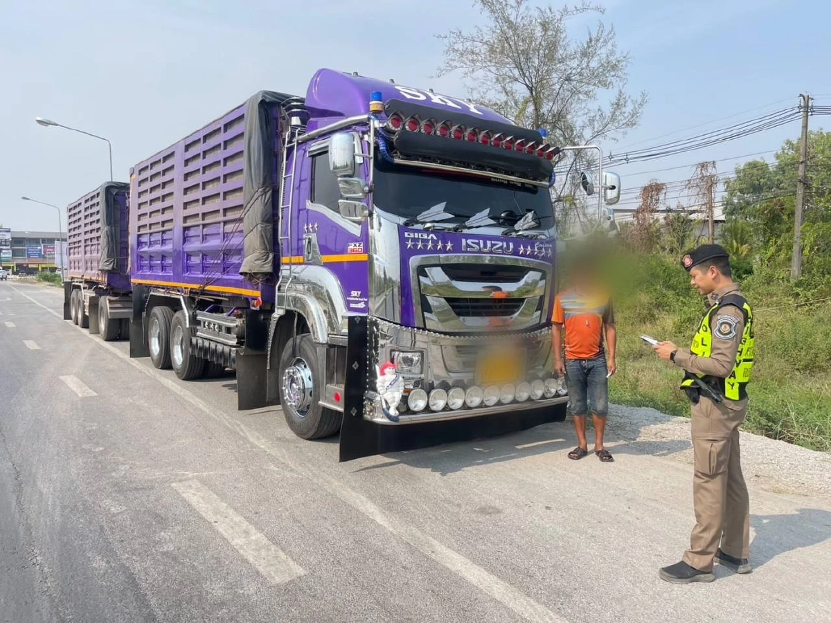 ตำรวจทางหลวง จับปรับรถบรรทุก แต่งไฟเกินพิกัด เสี่ยงอันตรายผู้ใช้ทาง