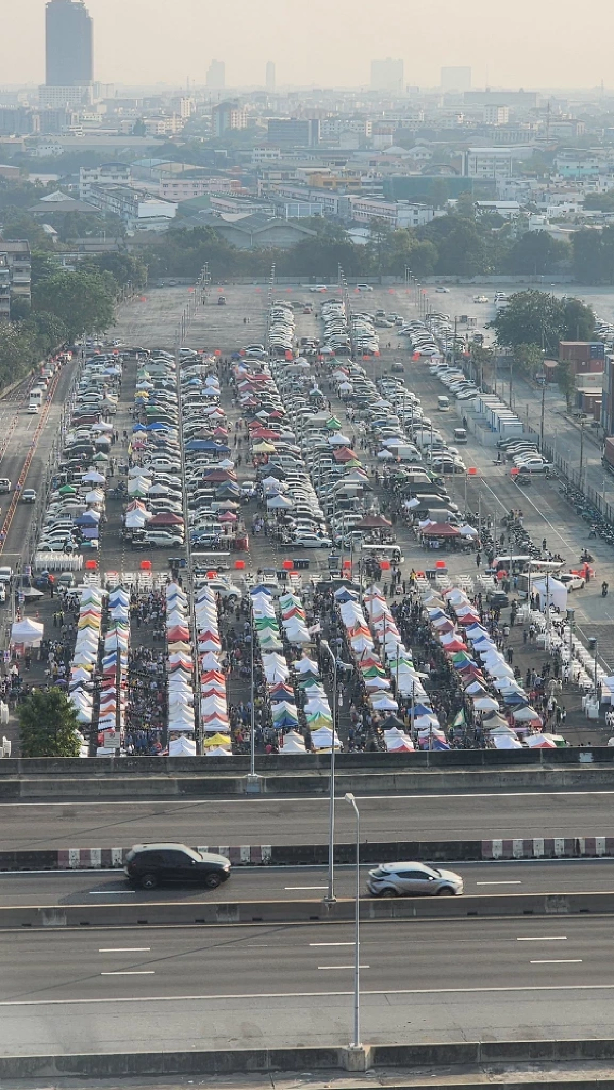 ภาพ : @farah_Chaitrong , JS100 Radio