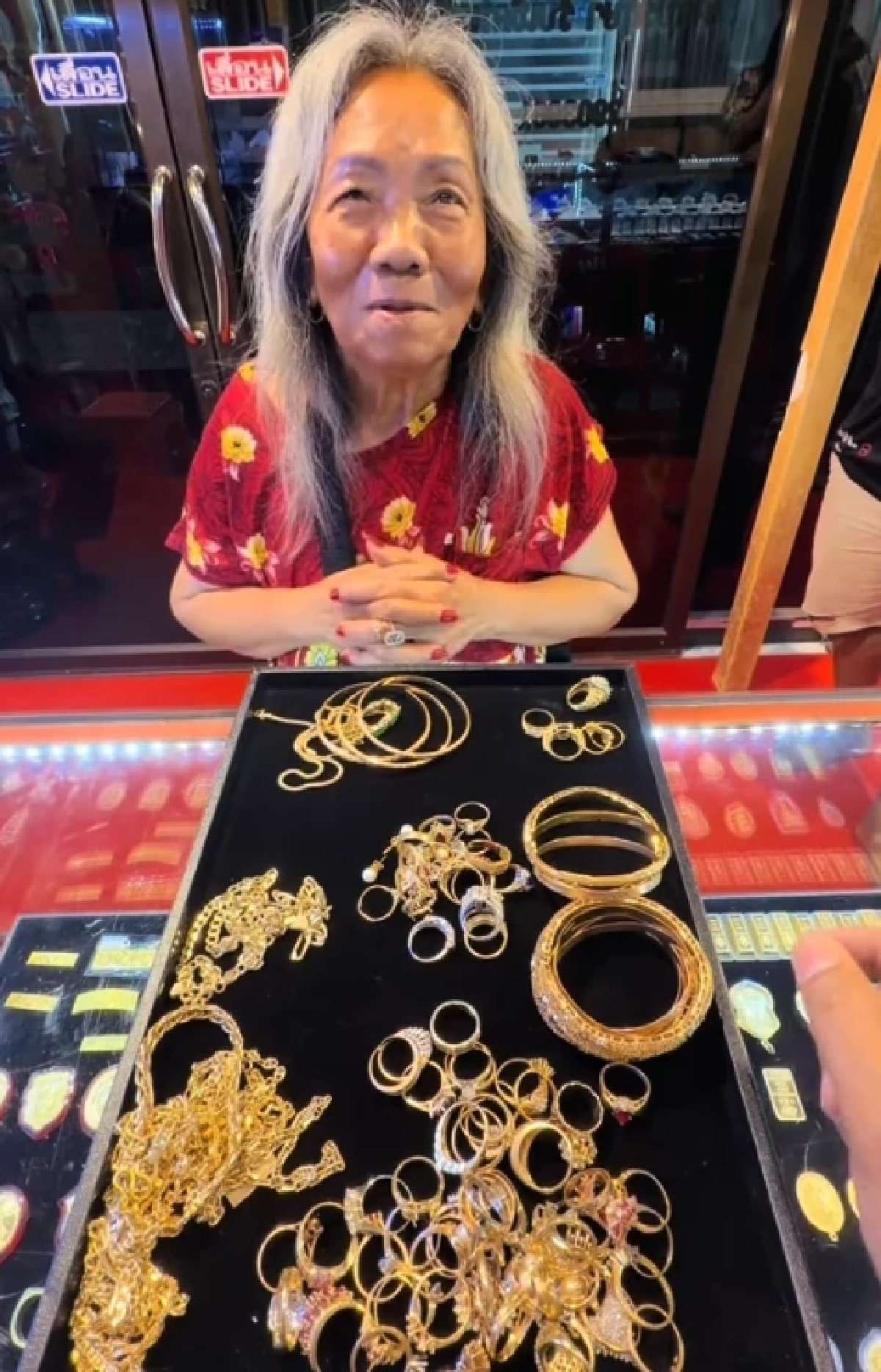 อ้าปากค้าง คุณยายขนทอง สมบัติเก่า 50 ปีขาย สุดท้ายได้เงินเกินคาด