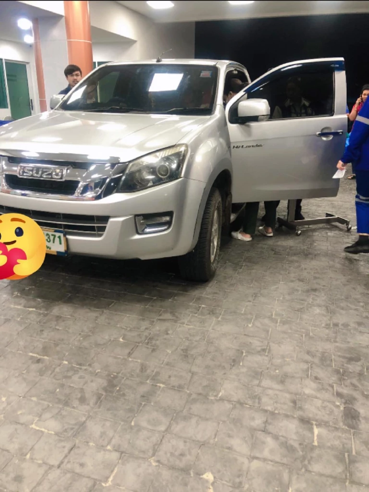 ส่องทะเบียนรถ สาวกลั้นไม่ไหว คลอดลูกหน้าประตูโรงพยาบาล