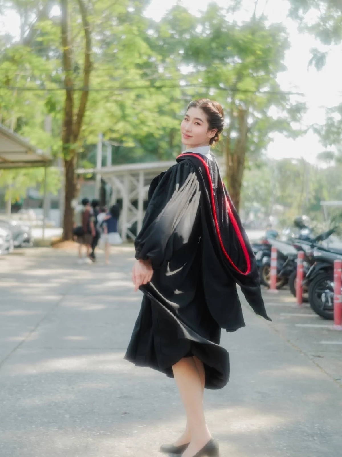  ยินดีด้วย! “เซย่า ทองเจือ” คว้าเกียรตินิยมอันดับ 1 ม.ศิลปากร  