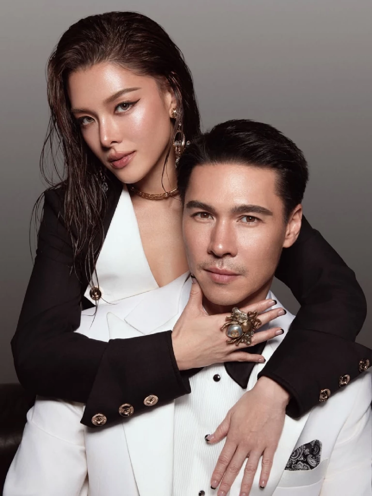  ออร่าทั้งบ้าน “แมทธิว ดีน” ควง “ลีเดีย” พร้อมลูกๆ ถ่ายแฟมิลี่ช็อต