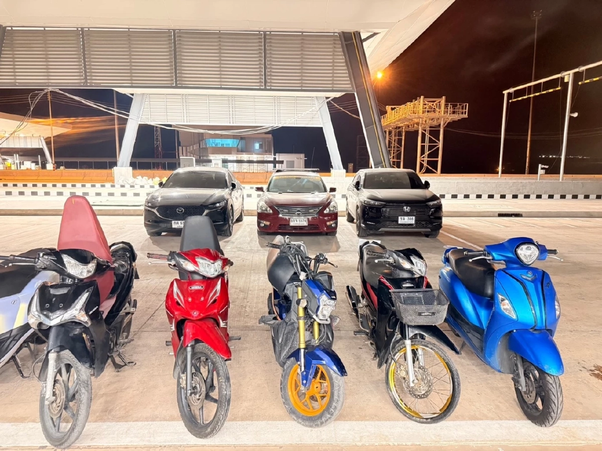 รถใครเช็กด่วน ทางหลวง M6 สกัดกระบะขน 8 จยย. ซุกตู้ทึบมุ่งหน้าอุบลฯ