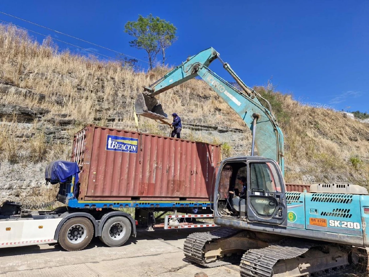 หลวงตาเยื้อน ขันติพโล หนุนภารกิจชายแดน มอบตู้คอนเทนเนอร์