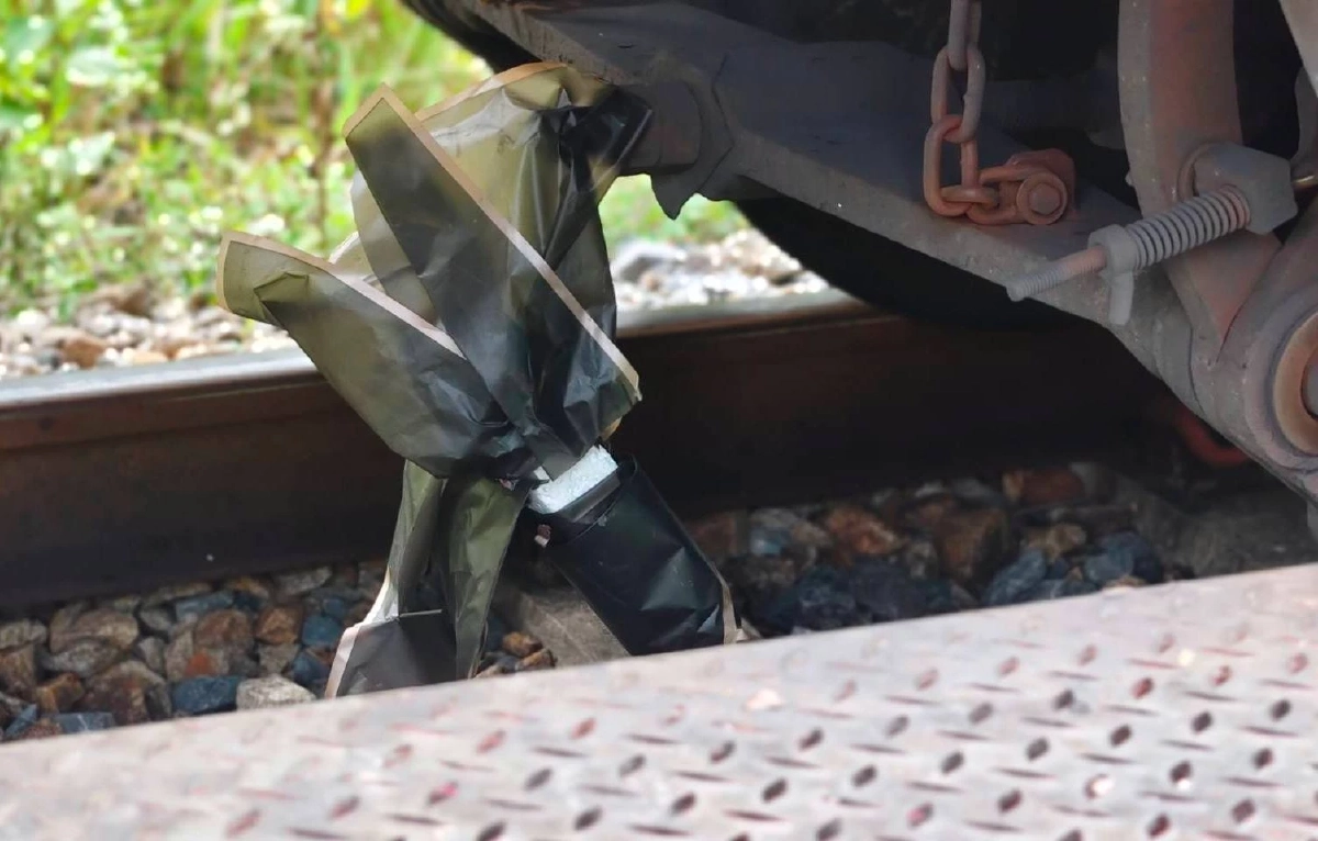 ยิ่งขนลุก ของสิ่งเดียวที่อยู่ใกล้ร่าง หนุ่มวัย 26 โดนรถไฟชน