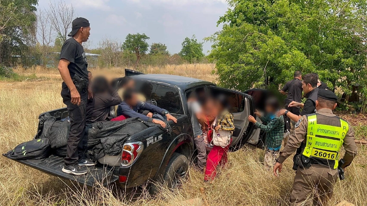 เปิดปฏิบัติการสกัดจับ! รวบกระบะขนแรงงานต่างด้าวลอบเข้าเมือง