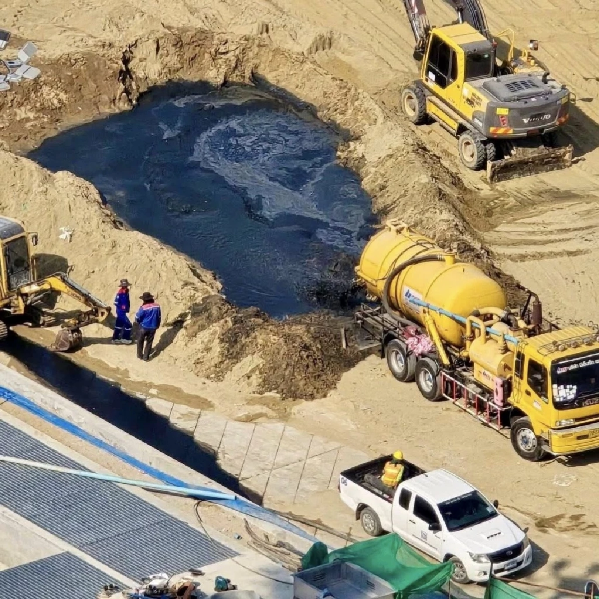 กรมทะเลเร่งสอบกรณีปล่อยน้ำทิ้งสีดำลงทะเลหาดจอมเทียน