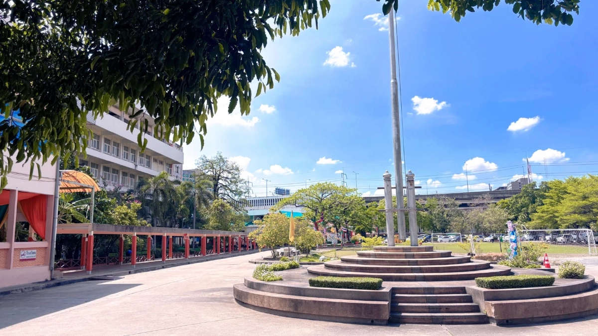 ปิดตำนาน 55 ปี โรงเรียนดัง เลิกกิจการถาวร ครูโบกมือลาศิษย์รุ่นสุดท้าย