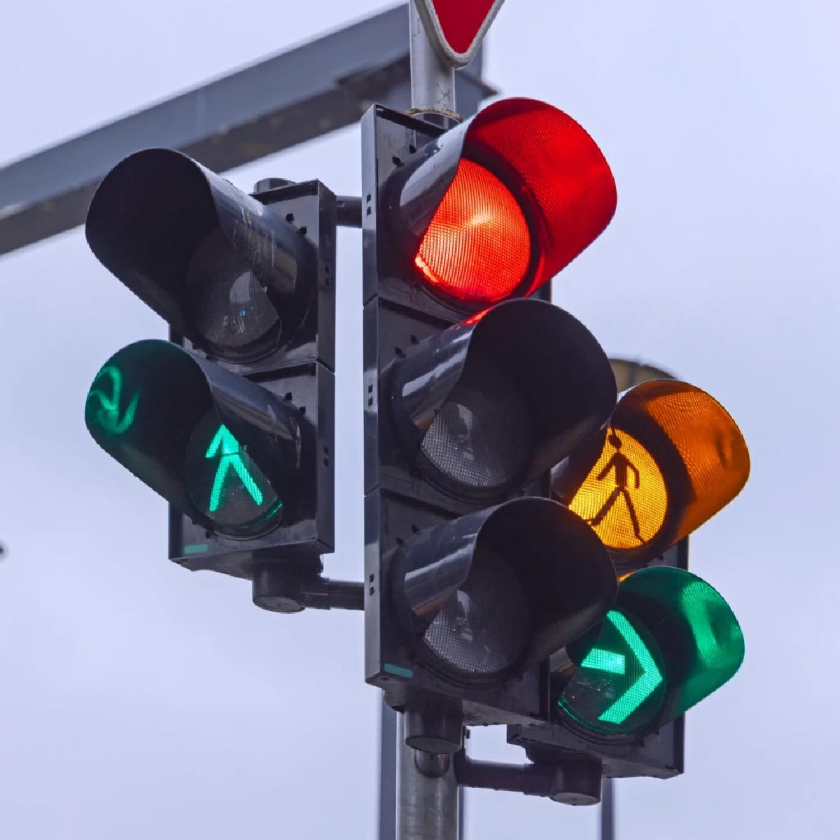 อย่าหาทำ! จอดติดไฟแดงใส่เกียร์ P เสี่ยงเกียร์พังยับ ค่าซ่อมหลักแสน