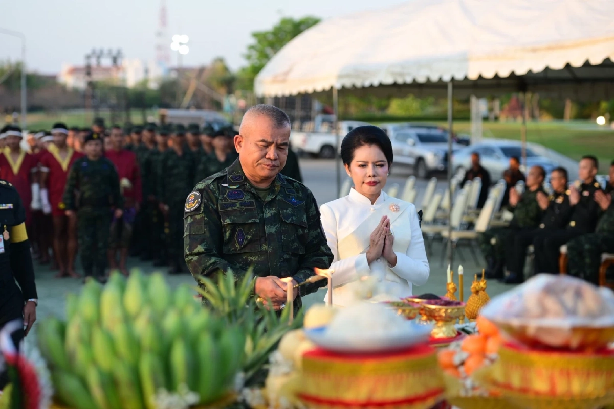 จัดพิธีบวงสรวงพระบรมราชานุสาวรีย์สมเด็จพระนเรศวรมหาราช