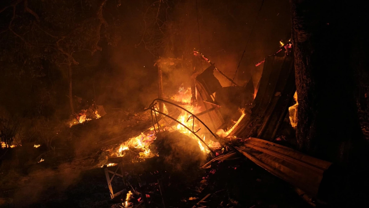 เพลิงไหม้บ้าน หนุ่มนามสกุลดัง วอดทั้งหลัง เสียหายครึ่งล้าน