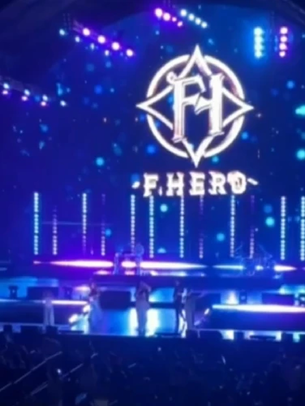 หามส่งรพ.ด่วน "ตัน อิชิตัน" พลัดตกเวที ขณะร่วมคอนเสิร์ตที่พัทยา