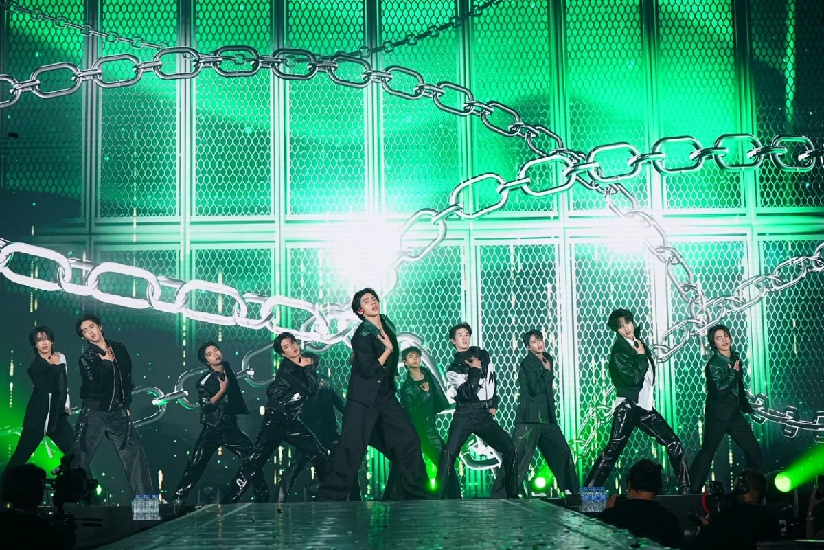 "BUS because of you i shine" แท็กทีม "GELBOYS" รวมตัวสะเทือนเวที เสิร์ฟความฟิน ให้ลูกค้า AIS