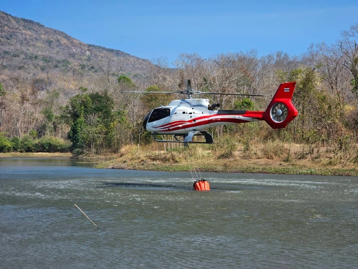 โปรยน้ำกว่า 7 หมื่นลิตร! ระดมกำลังดับไฟป่าภูเขียว 3 วัน
