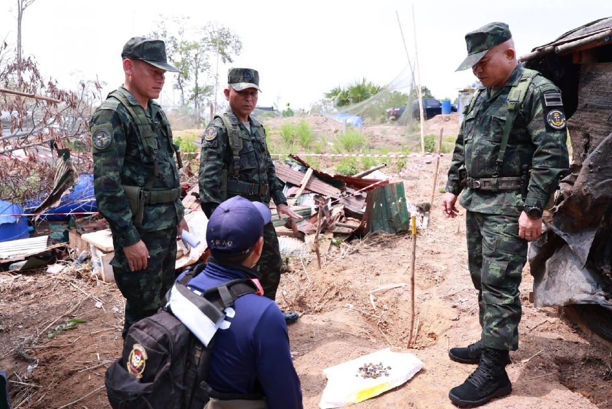 แม่ทัพภาคที่ 2 ลงพื้นที่ช่องระยี อำเภอกาบเชิง จังหวัดสุรินทร์