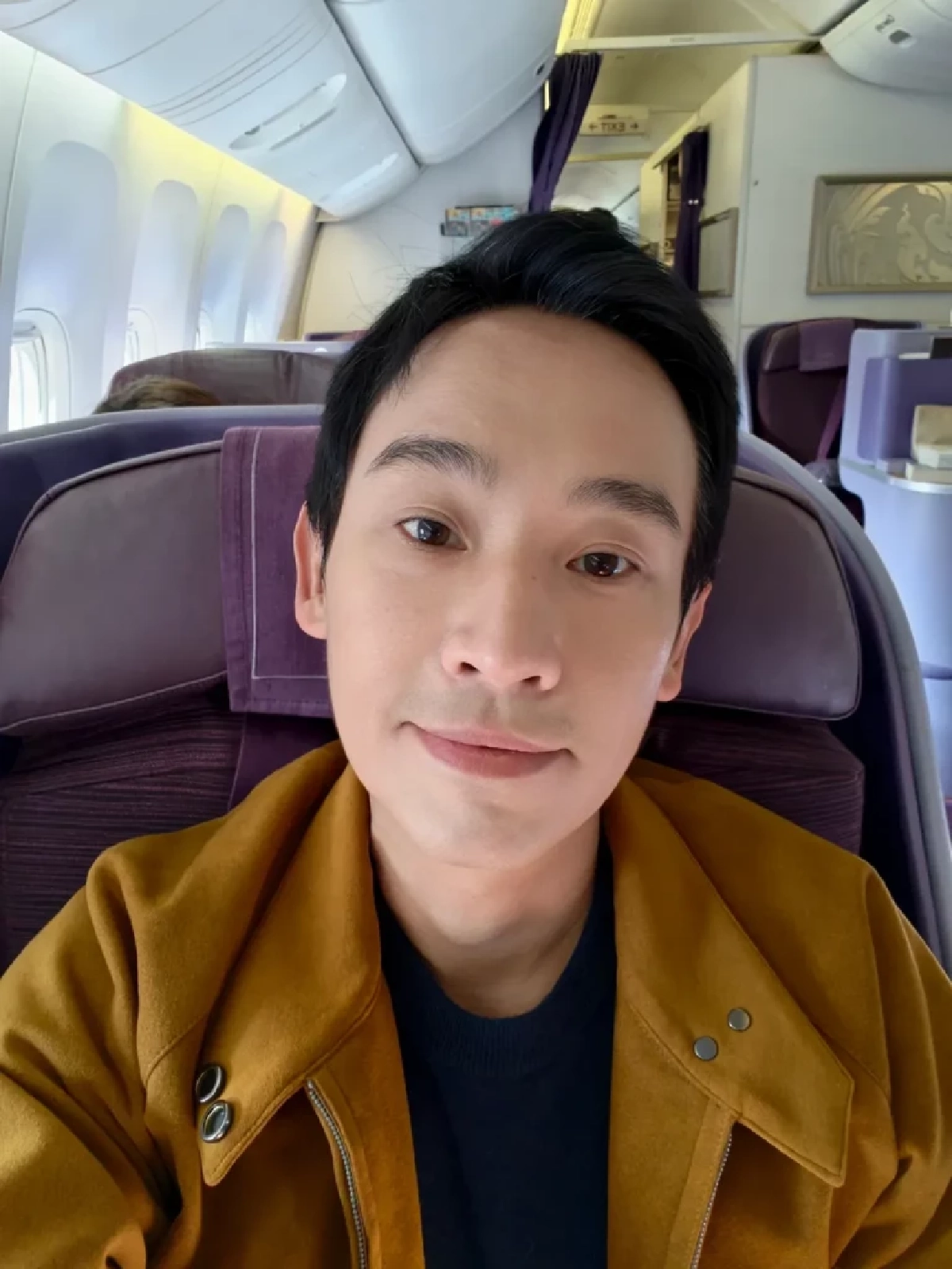 ฮือฮาสนั่น เปิดภาพหลุด "ทิม พิธา" ควงดาราดัง เที่ยวต่างประเทศ