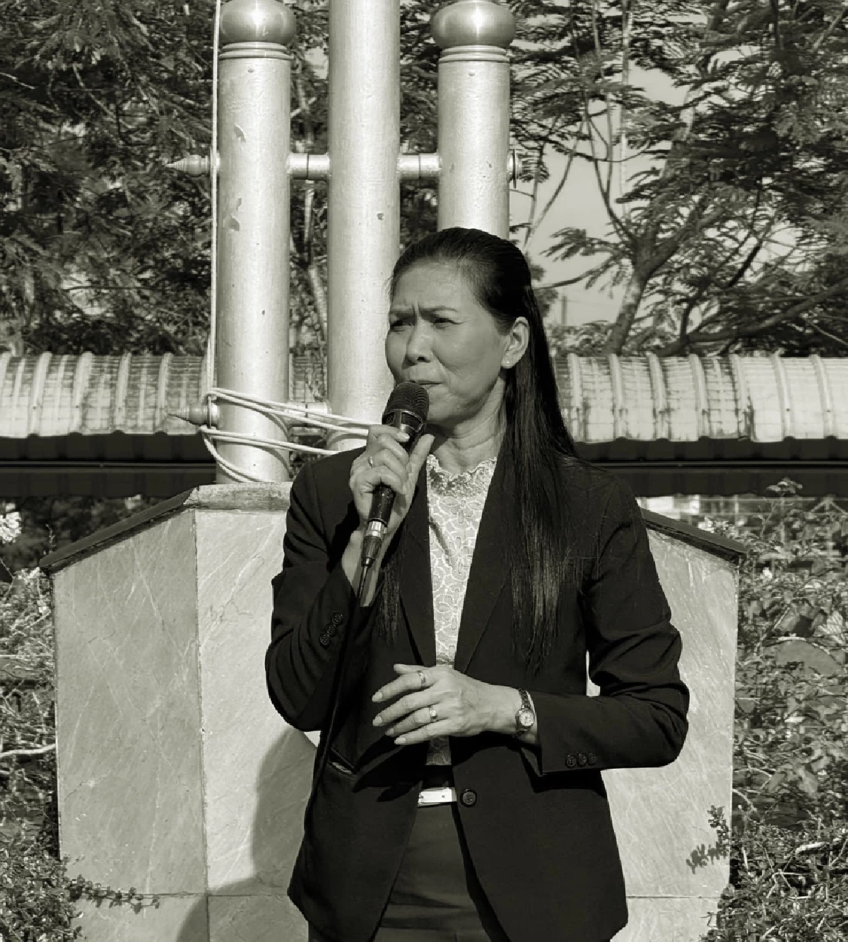 เปิดประวัติ ผอ.ศศิพัชร เสียสละแห่ง รร.พะตงฯ ยอมเป็นตัวประกันแทนศิษย์