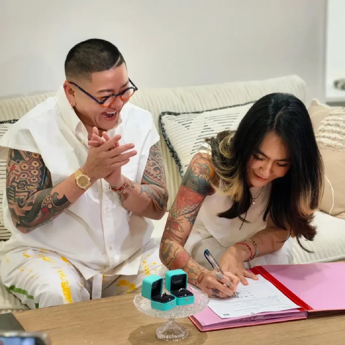 น้ำตาซึม “ปีใหม่” เขียนถึง “ป๋าต๊อบ” เส้นทางรักยาวนานกว่า 18 ปี