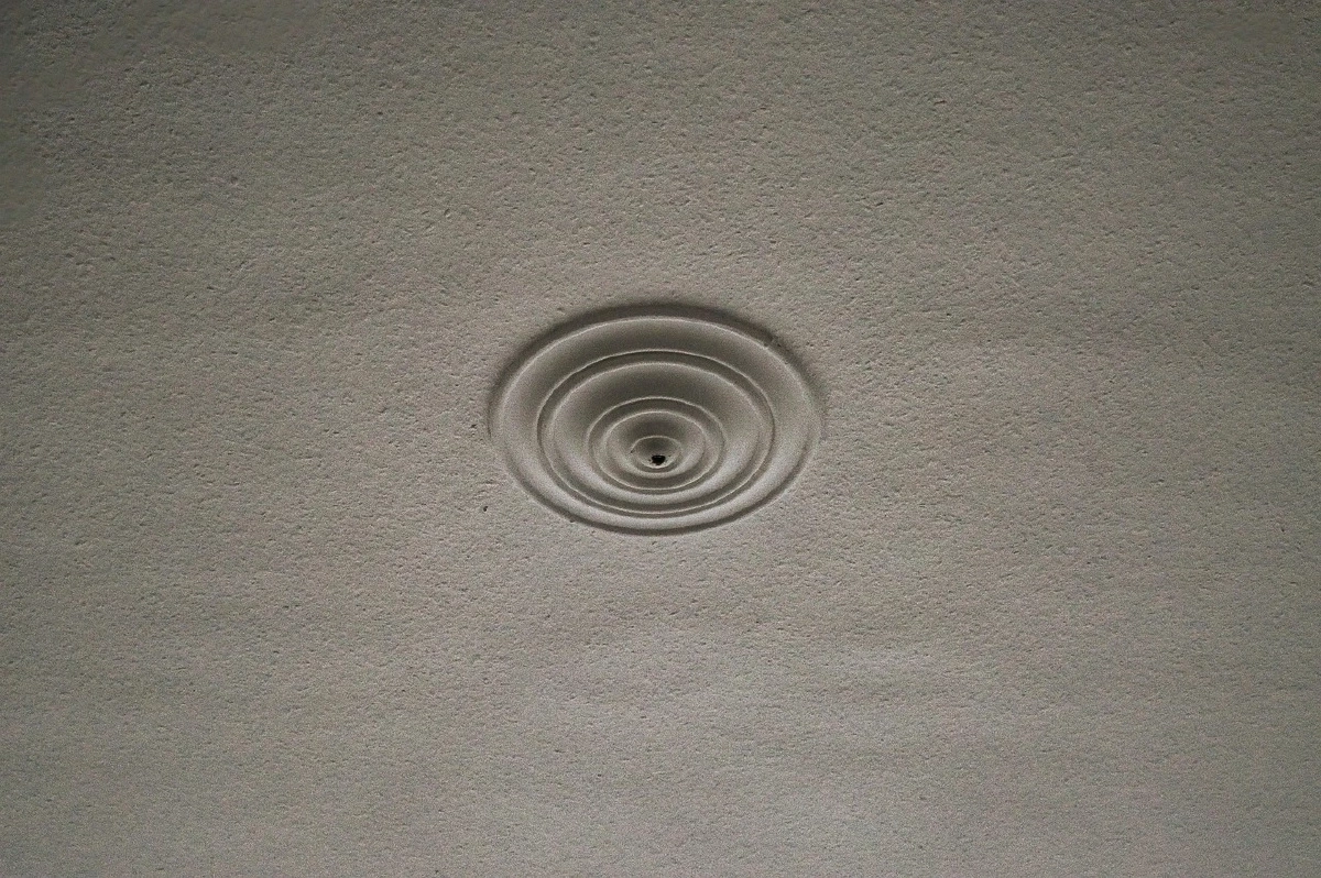 เจ้าของบ้านได้ยินเสียงคนเดิน รวบรวมความกล้าดูให้ชัด ทำขนลุกซู่