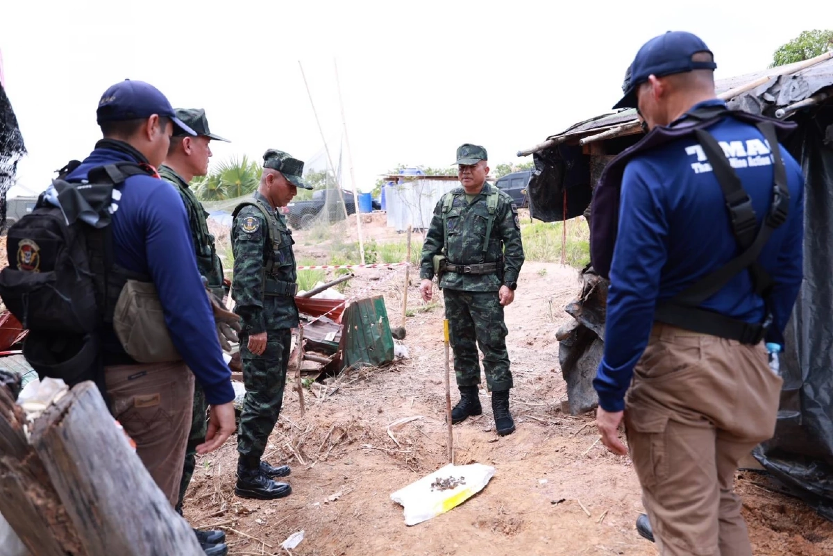 แม่ทัพภาคที่ 2 ลงพื้นที่ช่องระยี อำเภอกาบเชิง จังหวัดสุรินทร์