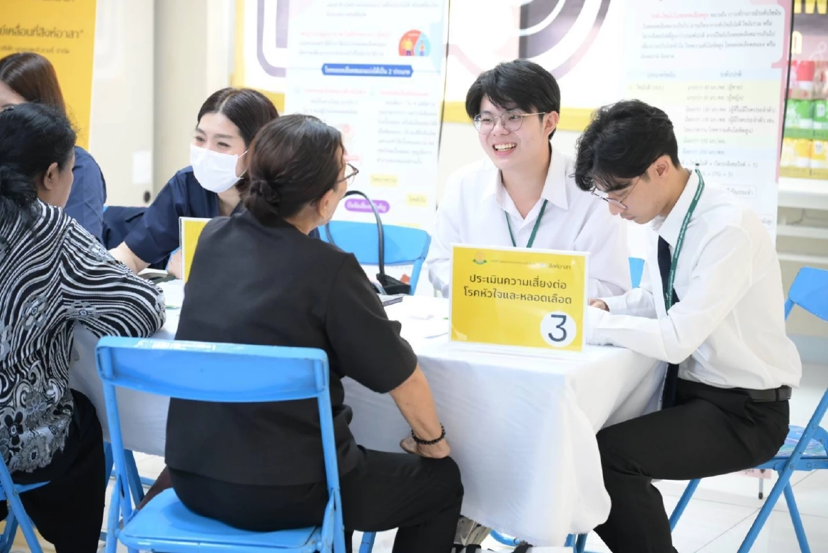 "สิงห์อาสา"แท็กทีม 5 คณะแพทย์ บุก 30 ชุมชน ตรวจสุขภาพฟรีให้ชาวบ้าน