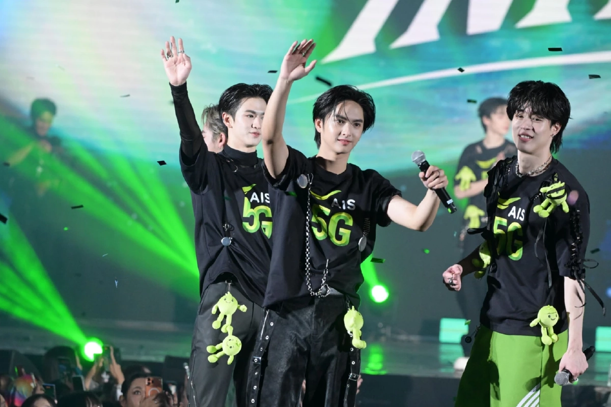 "BUS because of you i shine" แท็กทีม "GELBOYS" รวมตัวสะเทือนเวที เสิร์ฟความฟิน ให้ลูกค้า AIS