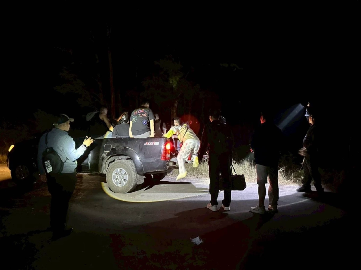 กกล.บูรพาจับ 12 ผู้ลักลอบข้ามแดนช่องทางธรรมชาติ อรัญประเทศ