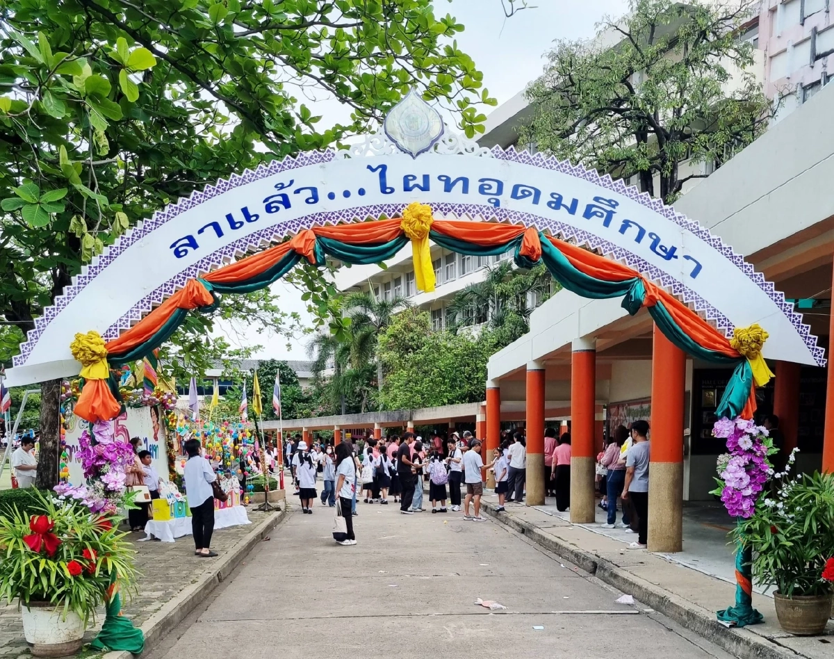 ปิดตำนาน 55 ปี โรงเรียนดัง เลิกกิจการถาวร ครูโบกมือลาศิษย์รุ่นสุดท้าย