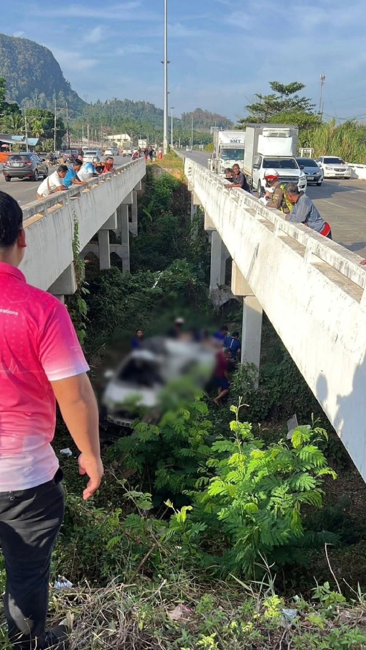 เศร้าใจ สาวขับเก๋งหลุดโค้งสะพานเจ็บสาหัส ก่อนไปดับที่รพ.