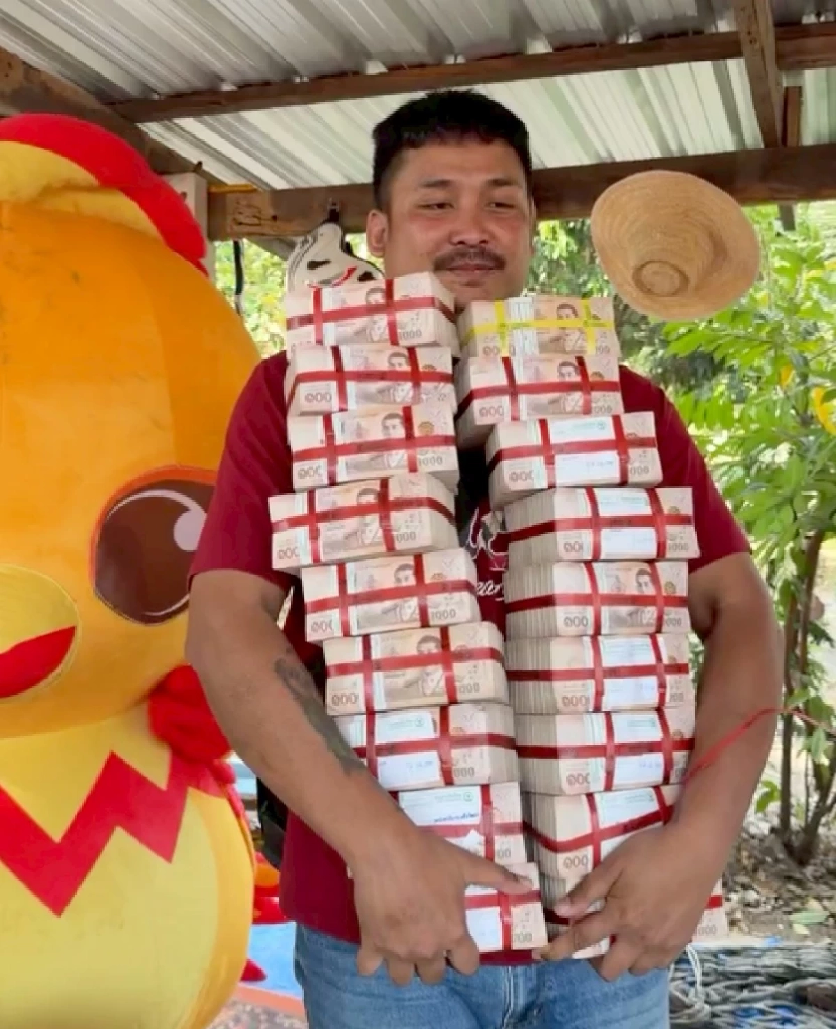 "พี่นอท"จัดเต็มโชคใหญ่ส่งถึงที่ เศรษฐีใหม่โคราช รวย18 ล้าน กับลอตเตอรี่พลัส