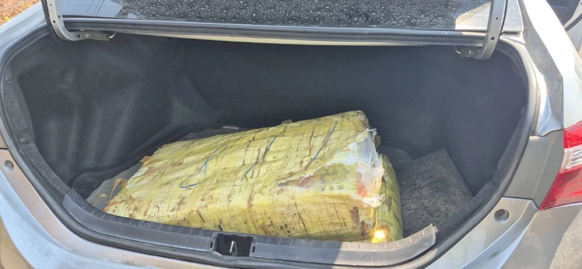 อดีตจ่าทหารอากาศแหกด่านทางหลวง ขนไอซ์น้ำหนักรวมกว่า 60 กิโลกรัม