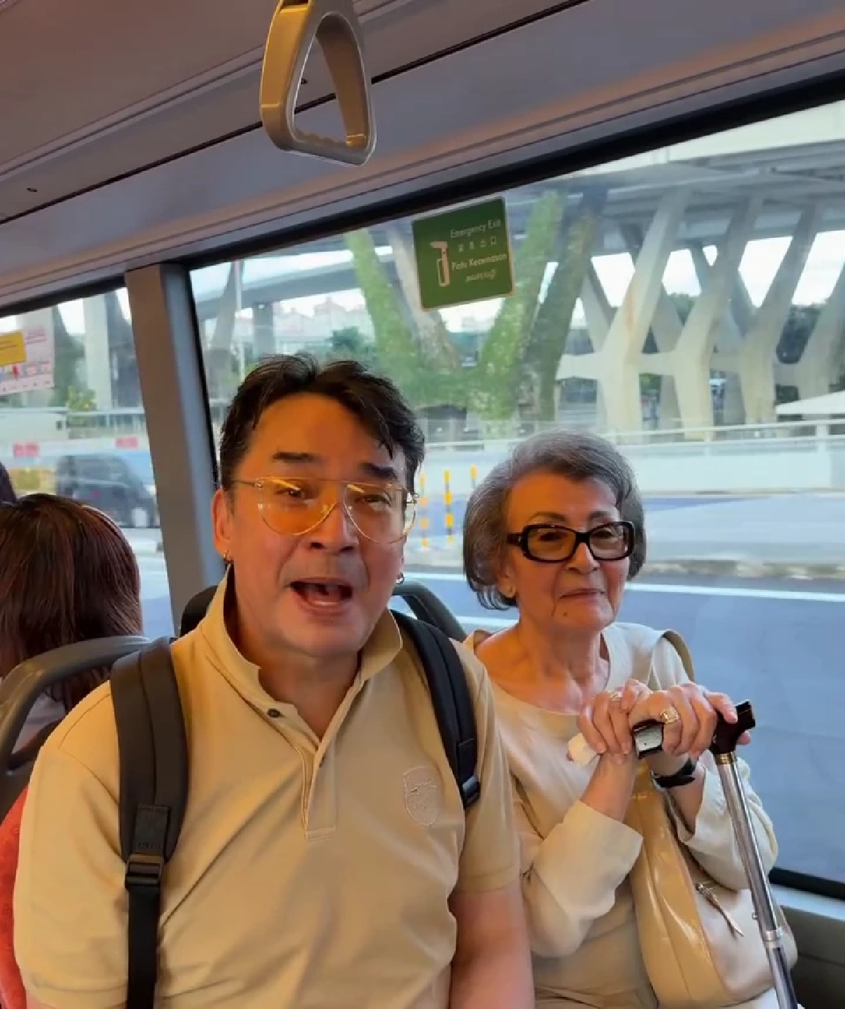 คุณแม่นีโน่ เมทนี วัยเลข 8 ยังเป๊ะ ดีกรีอดีตนางฟ้าการบินไทย