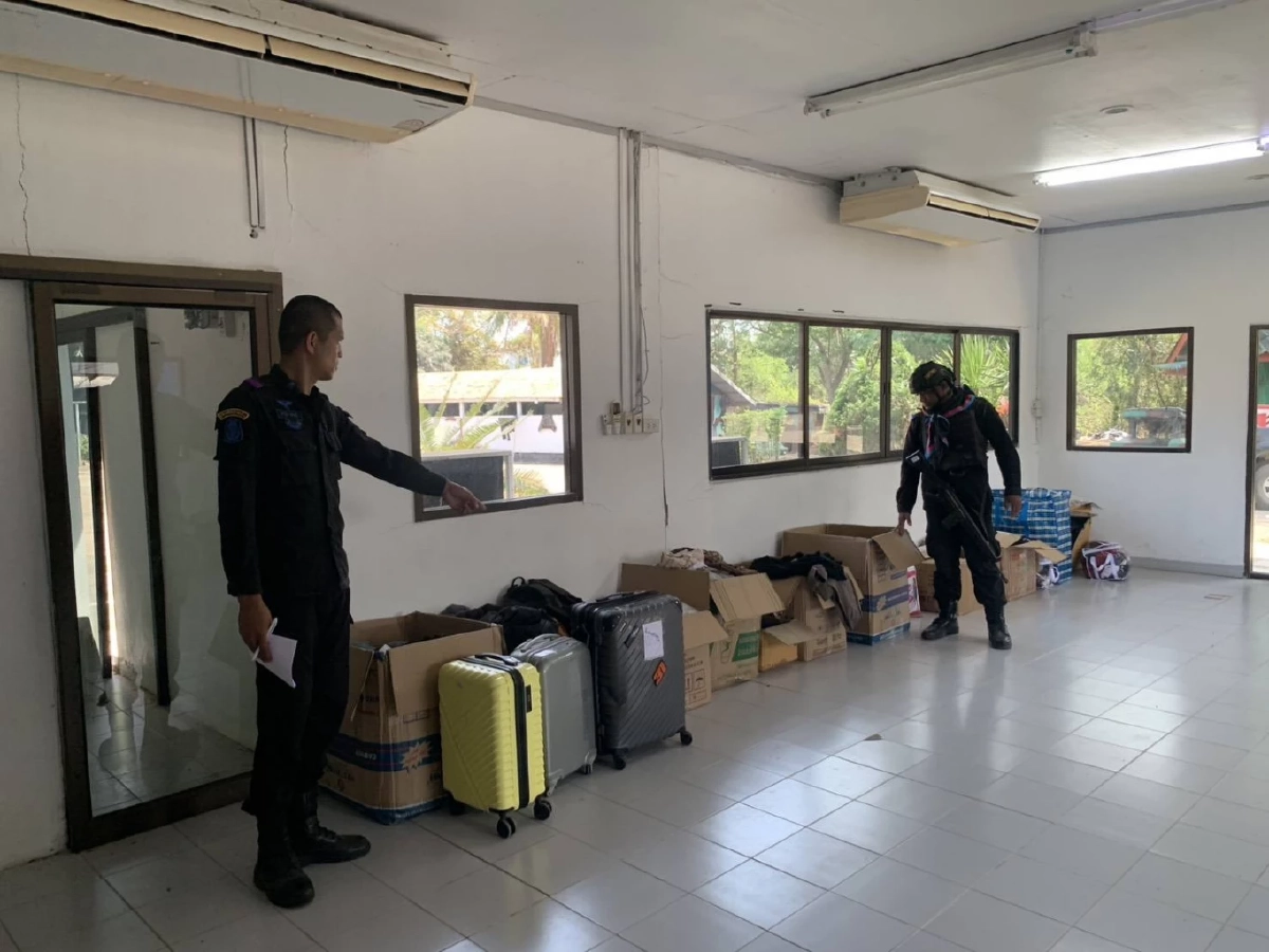สกัดแก๊งคอลเซ็นเตอร์! ทิ้งของกลางคาชายแดนสระแก้ว พบหมวก CIB ปลอม